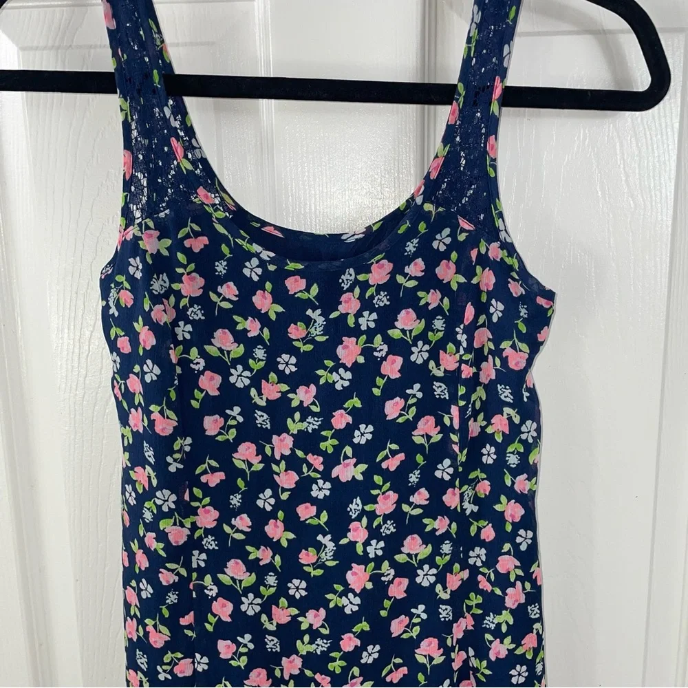 💥4/$20💥 - Abercrombie dress with roses - Picture 2 of 7
